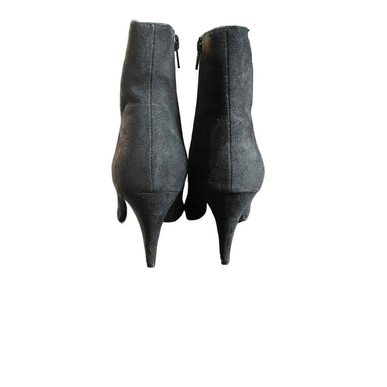 Carlos Size 9 Black Ultra Suede Boots