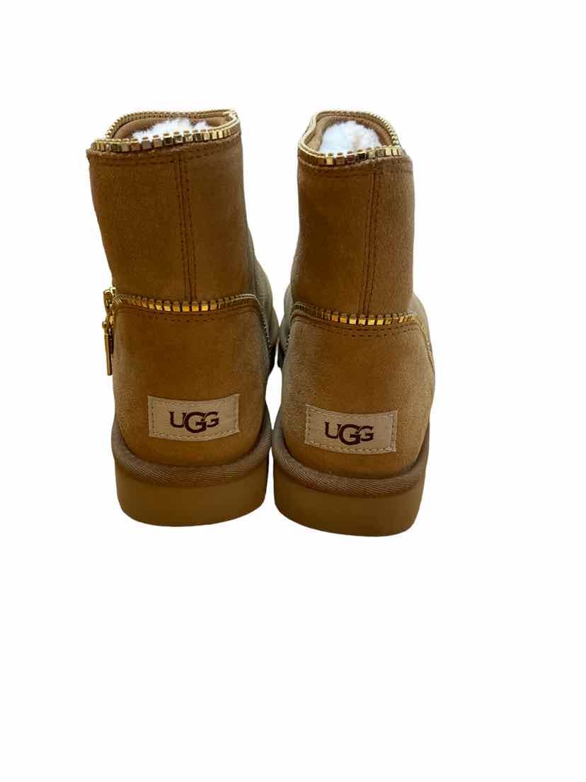 UGG Size 7 Tan Suede Boots