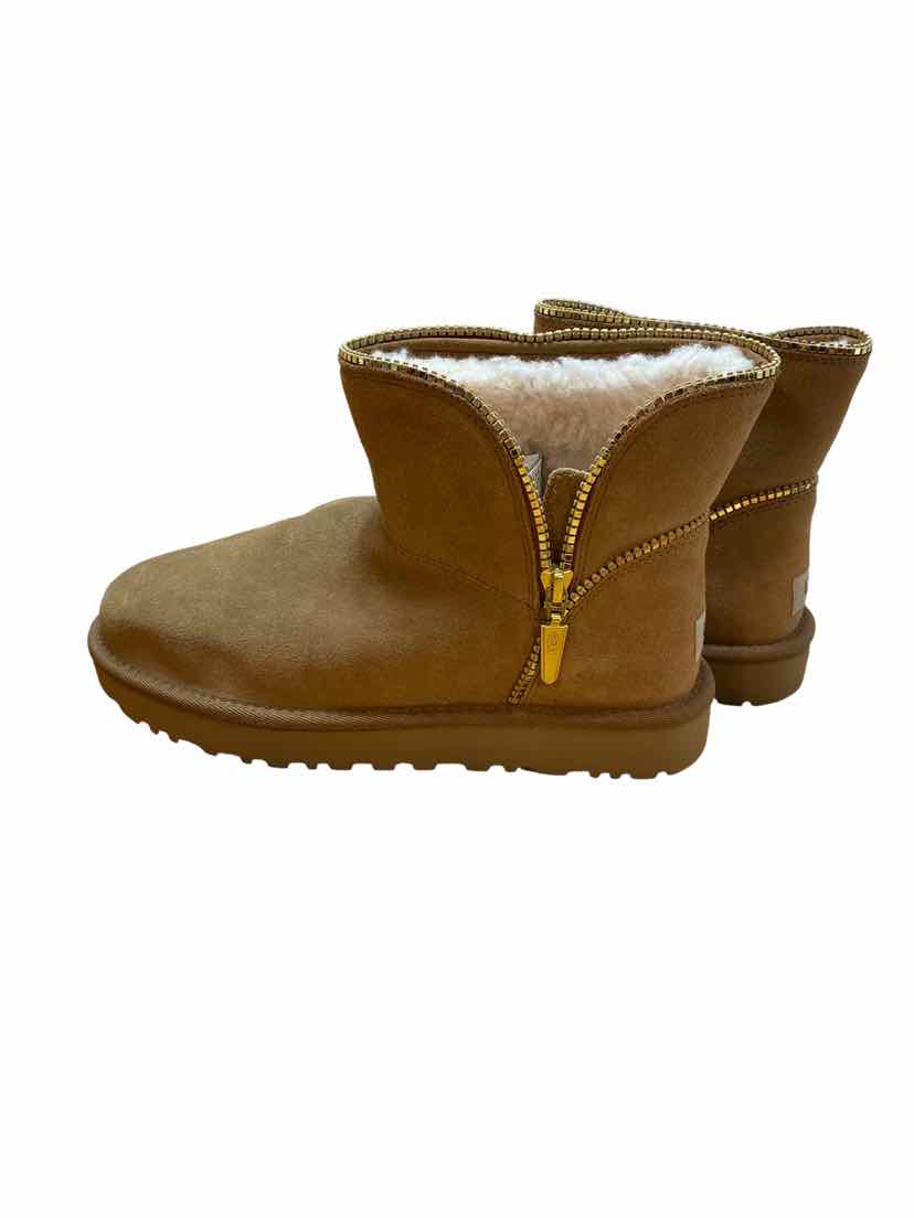 UGG Size 7 Tan Suede Boots